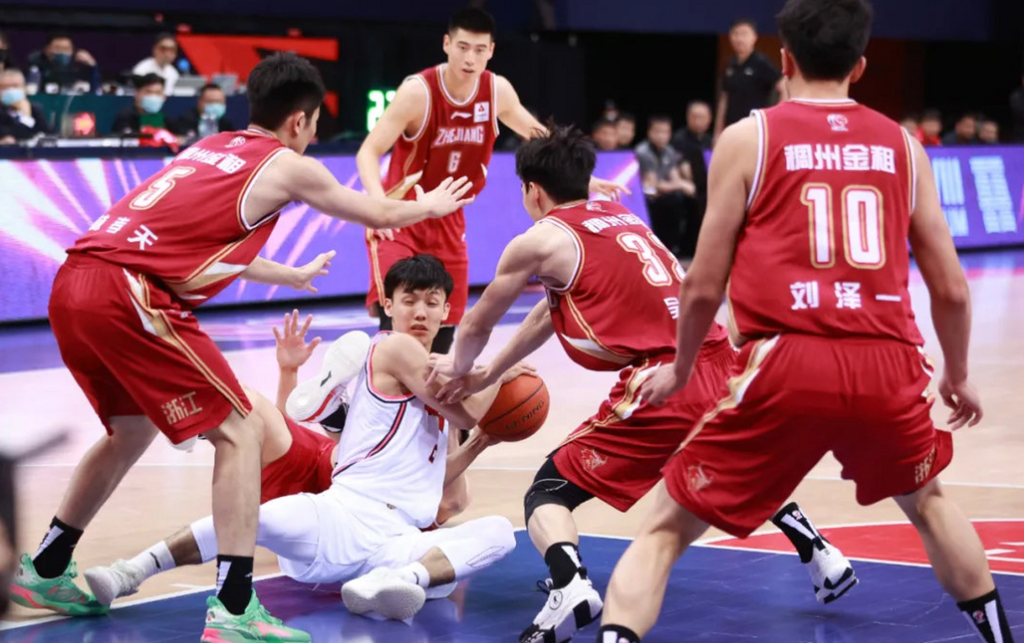 澳门威尼斯人网站 -包含冲刺阶段CBA季后赛传出新动向，多伦多猛龙强势反弹，管理层表态——压力陡增，球队文化再被提及的词条